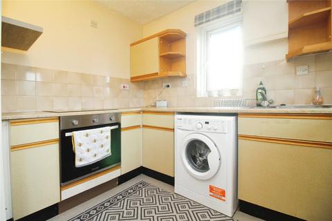 2 bedroom flat to rent, Compass Point, Hampshire PO16