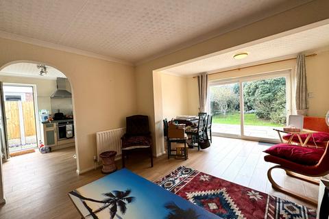 2 bedroom bungalow to rent, Fairfield Road, Broadstairs