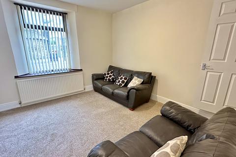 3 bedroom flat to rent, 102A Crookes Crookes Sheffield S10 1UH