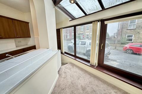 3 bedroom flat to rent, 102A Crookes Crookes Sheffield S10 1UH