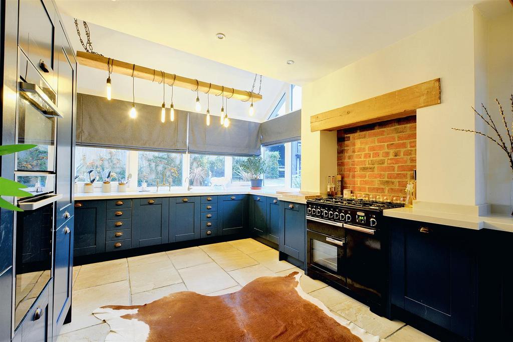 Dining kitchen