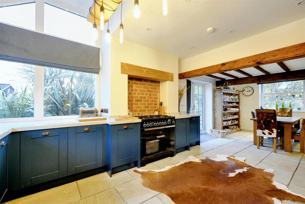 Dining kitchen