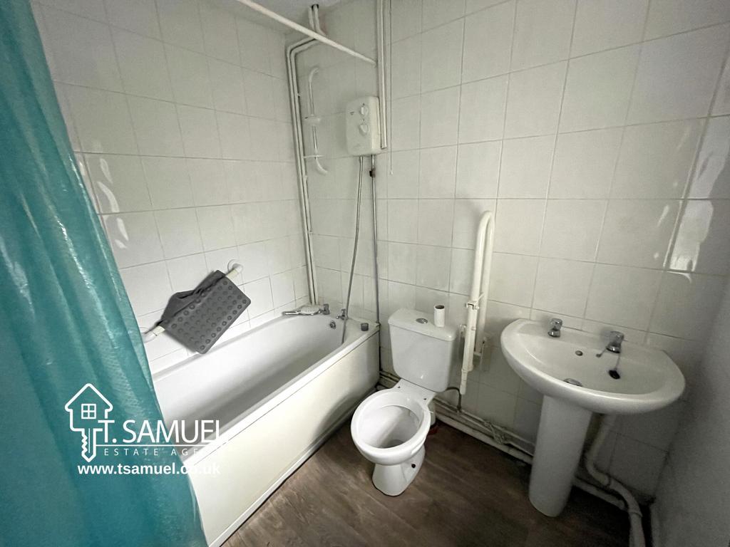 Bathroom.JPG