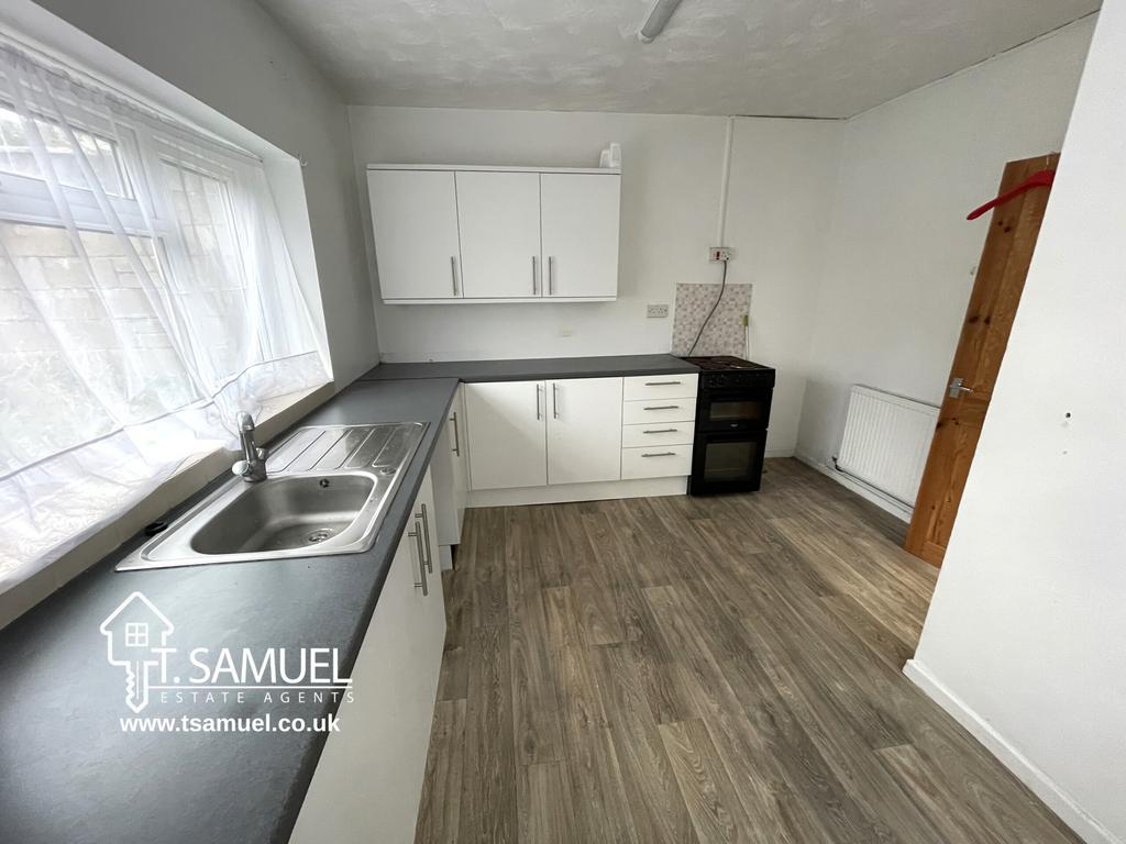 Kitchen a.JPG