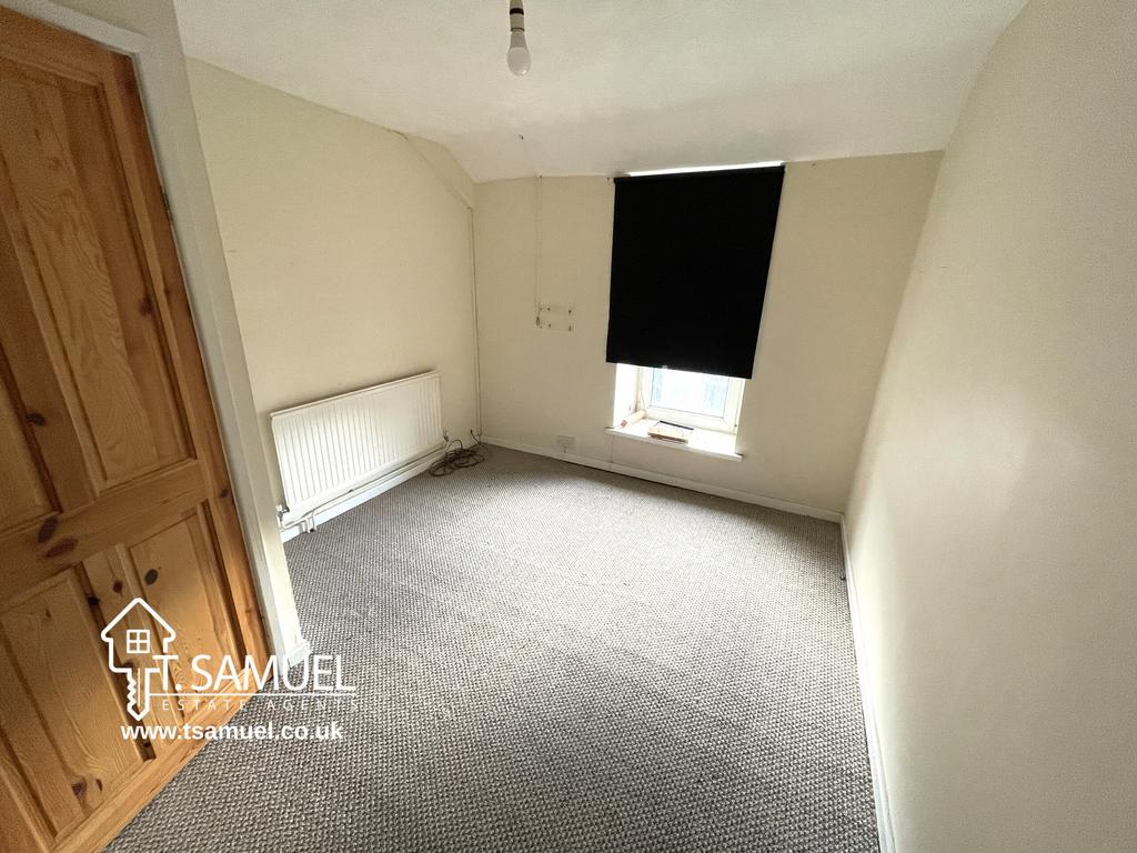 Bedroom 2.JPG
