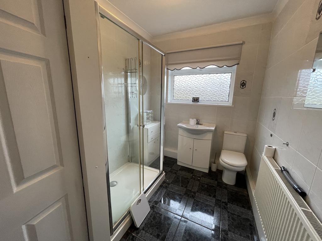 Bathroom 1.JPG