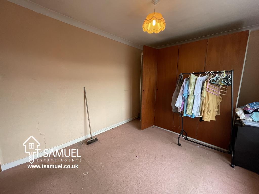 Bedroom 1a.JPG
