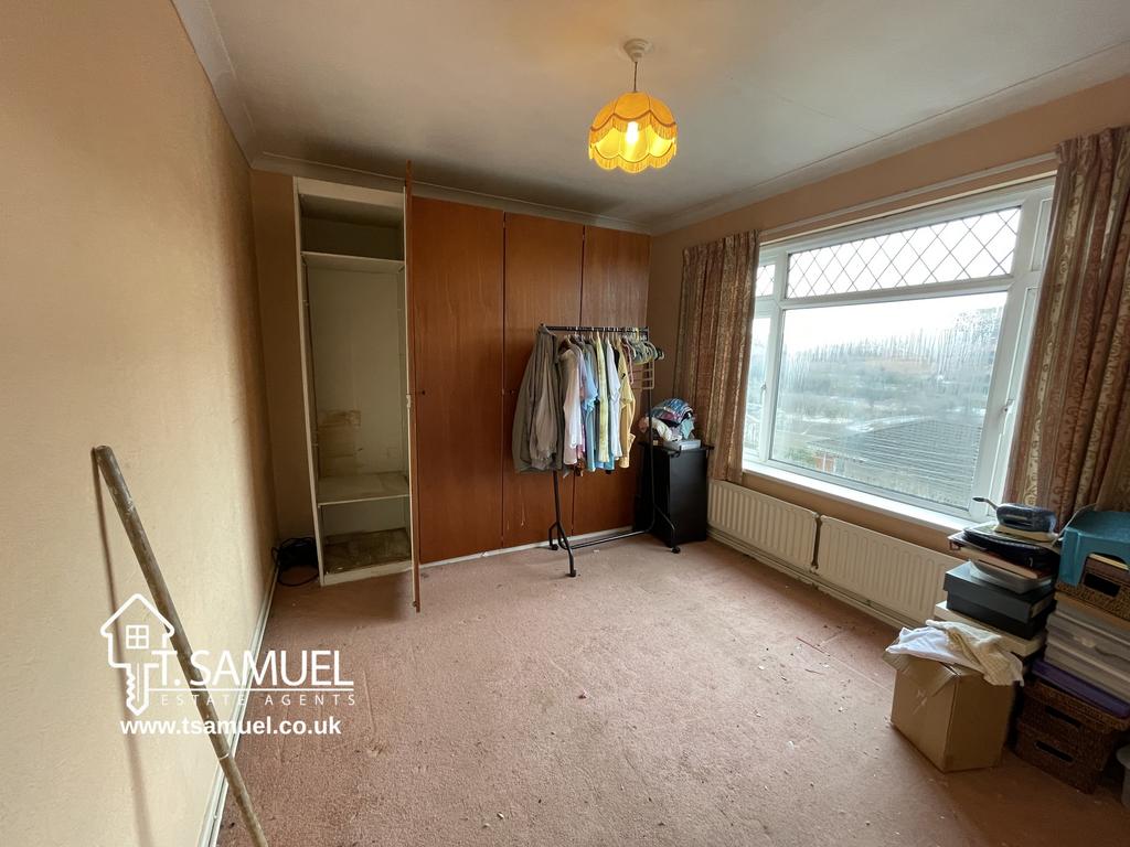 Bedroom 1b.JPG
