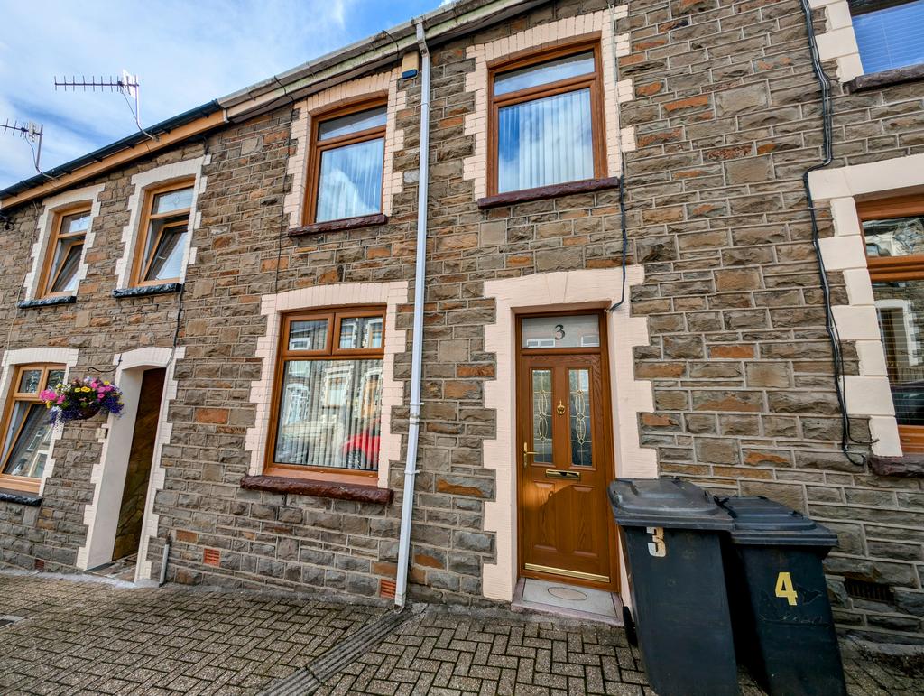 3 bedroom terraced house for sale