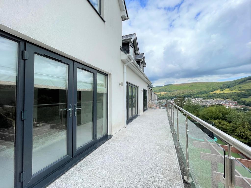 Rear balcony views c