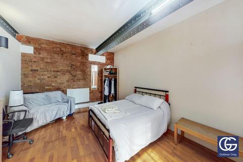 Studio to rent, Constantine Court, Fairclough Street, E1