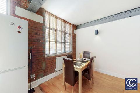 Studio to rent, Constantine Court, Fairclough Street, E1