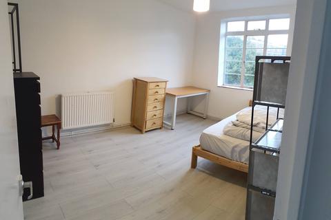 3 bedroom flat to rent, Fanshaw Street, London N1