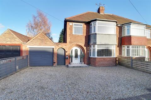 3 bedroom semi-detached house for sale, Headlands Drive, Hessle