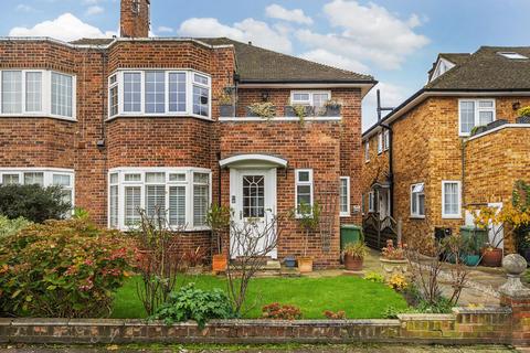 12 Bishops Close, Richmond, TW10 7DF