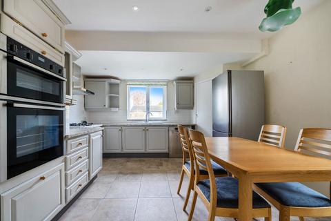 12 Bishops Close, Richmond, TW10 7DF