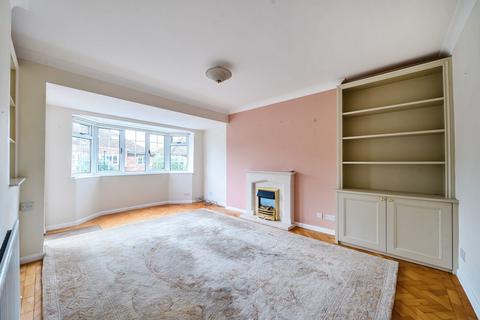 12 Bishops Close, Richmond, TW10 7DF
