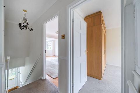 12 Bishops Close, Richmond, TW10 7DF