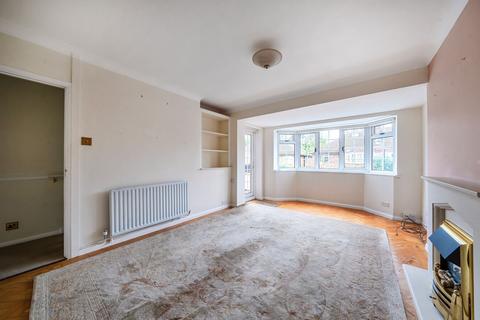 12 Bishops Close, Richmond, TW10 7DF