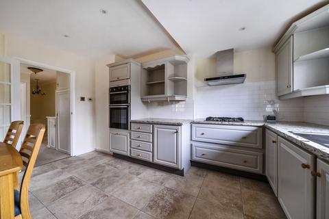 12 Bishops Close, Richmond, TW10 7DF
