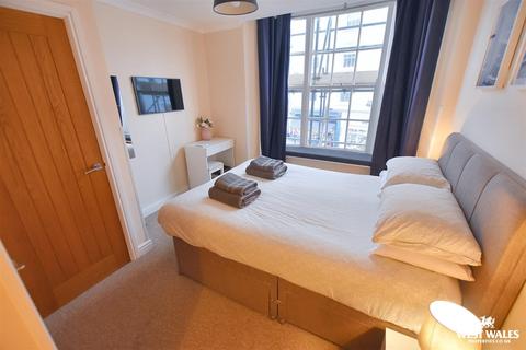 3 bedroom apartment for sale, Tudor Square, Tenby