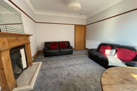 2 bedroom house to rent, Bellefield Avenue, Dundee,