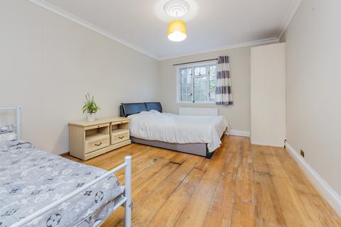 3 bedroom terraced house for sale, 18 Green Road, London N20