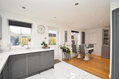 4 bedroom detached house for sale, Shillingston Drive, Berwick Grange, Shrewsbury