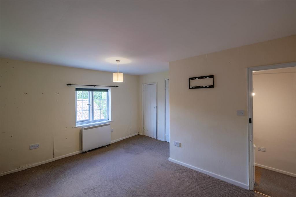 Yew Tree Cottage   Bedroom.jpg