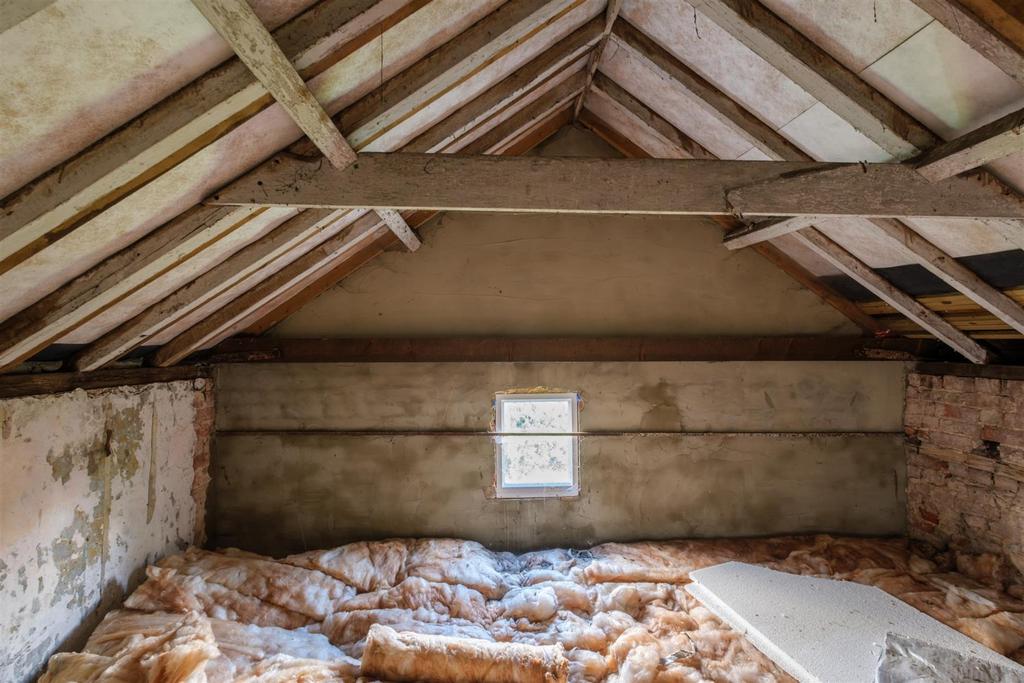 Yew Tree Cottage - Roof Void - b.jpg