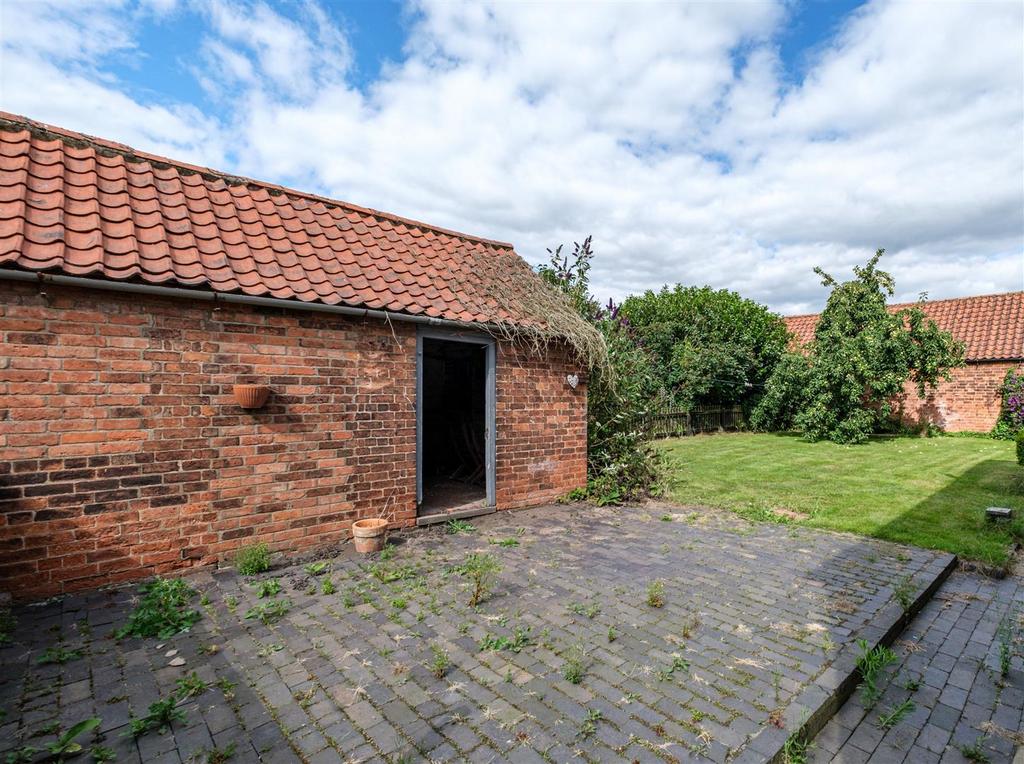 Yew Tree Cottage - Outbuilding - b.jpg