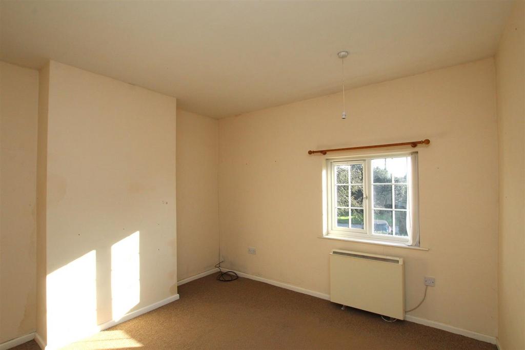 Yew Tree Cottage   Bedroom   e.JPG