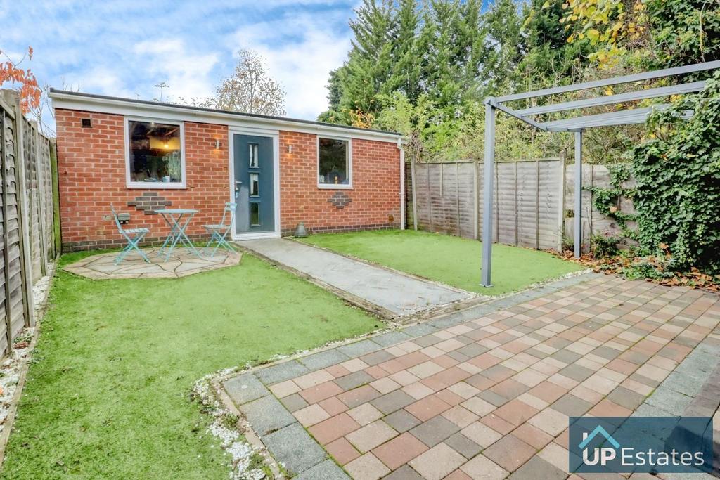 Rear Garden & Outbuilding