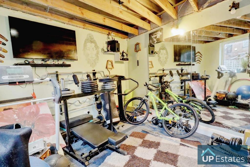 Outbuilding/Gym