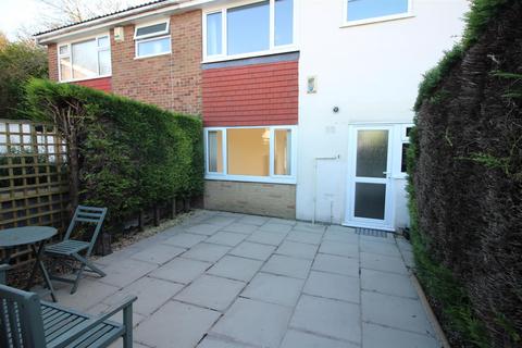 3 bedroom semi-detached house to rent, Gray Court, Leeds LS15