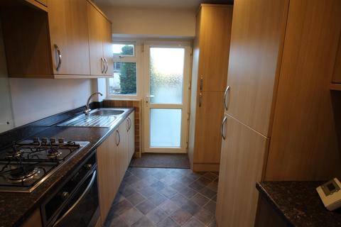 3 bedroom semi-detached house to rent, Gray Court, Leeds LS15