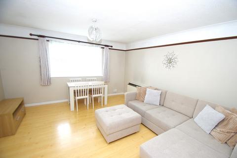 2 bedroom flat to rent, Courtlands Close, Watford, WD24