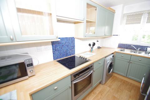 2 bedroom flat to rent, Courtlands Close, Watford, WD24