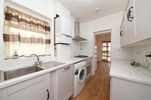 3 bedroom semi-detached house to rent, Engel Park, Mill Hill, London