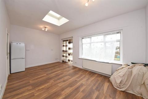 3 bedroom semi-detached house to rent, Engel Park, Mill Hill, London