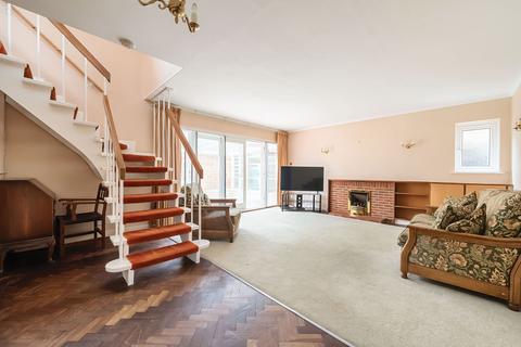 3 bedroom detached house for sale, Walnut Close, Epsom KT18