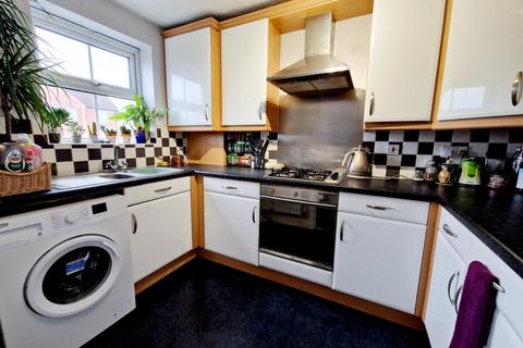 2 bedroom flat for sale, Clarks Lane, Shirley, Solihull, West Midlands, B90