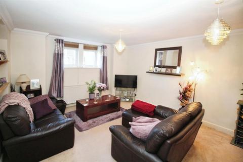 2 bedroom ground floor flat for sale, The Strone, Bradford BD10