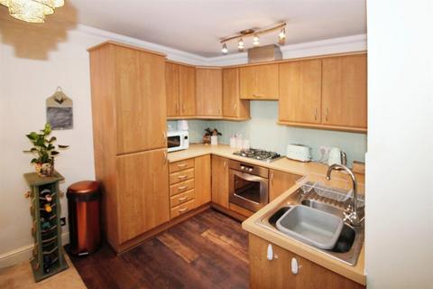 2 bedroom ground floor flat for sale, The Strone, Bradford BD10