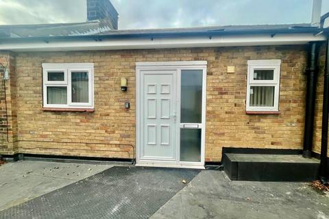 2 bedroom flat to rent, Brook Street, Ilkley, West Yorkshire, LS29