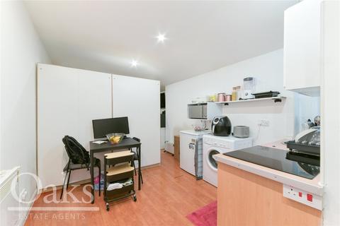 Studio to rent, Colmer Road, Streatham