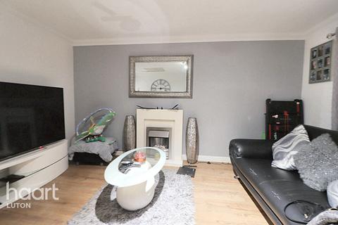 3 bedroom end of terrace house for sale, Lorimer Close, Luton