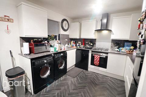 3 bedroom end of terrace house for sale, Lorimer Close, Luton