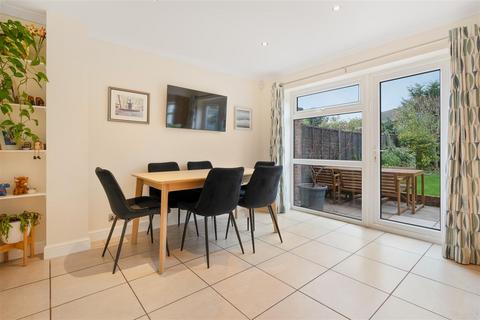 4 Langdale Drive, Ascot, SL5 8TQ