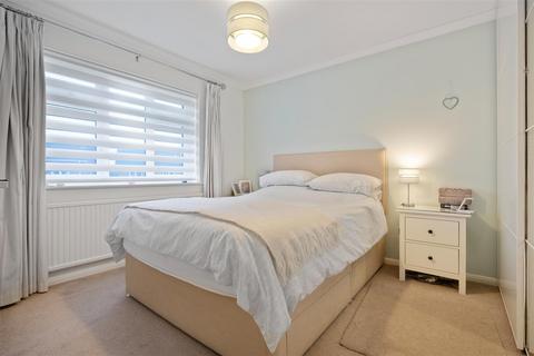 4 Langdale Drive, Ascot, SL5 8TQ